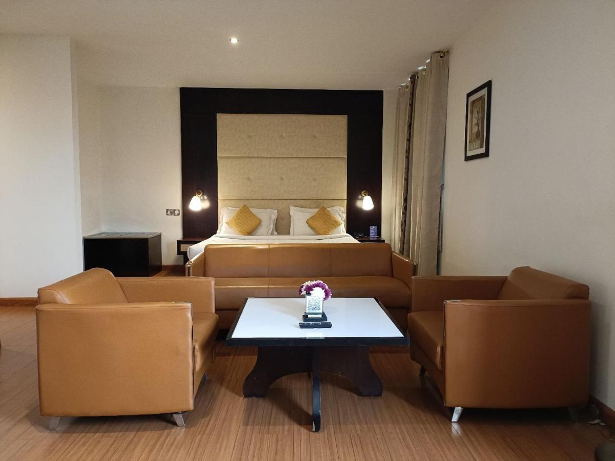 Manhattan Avenue Hotel Дубай Екстер'єр фото